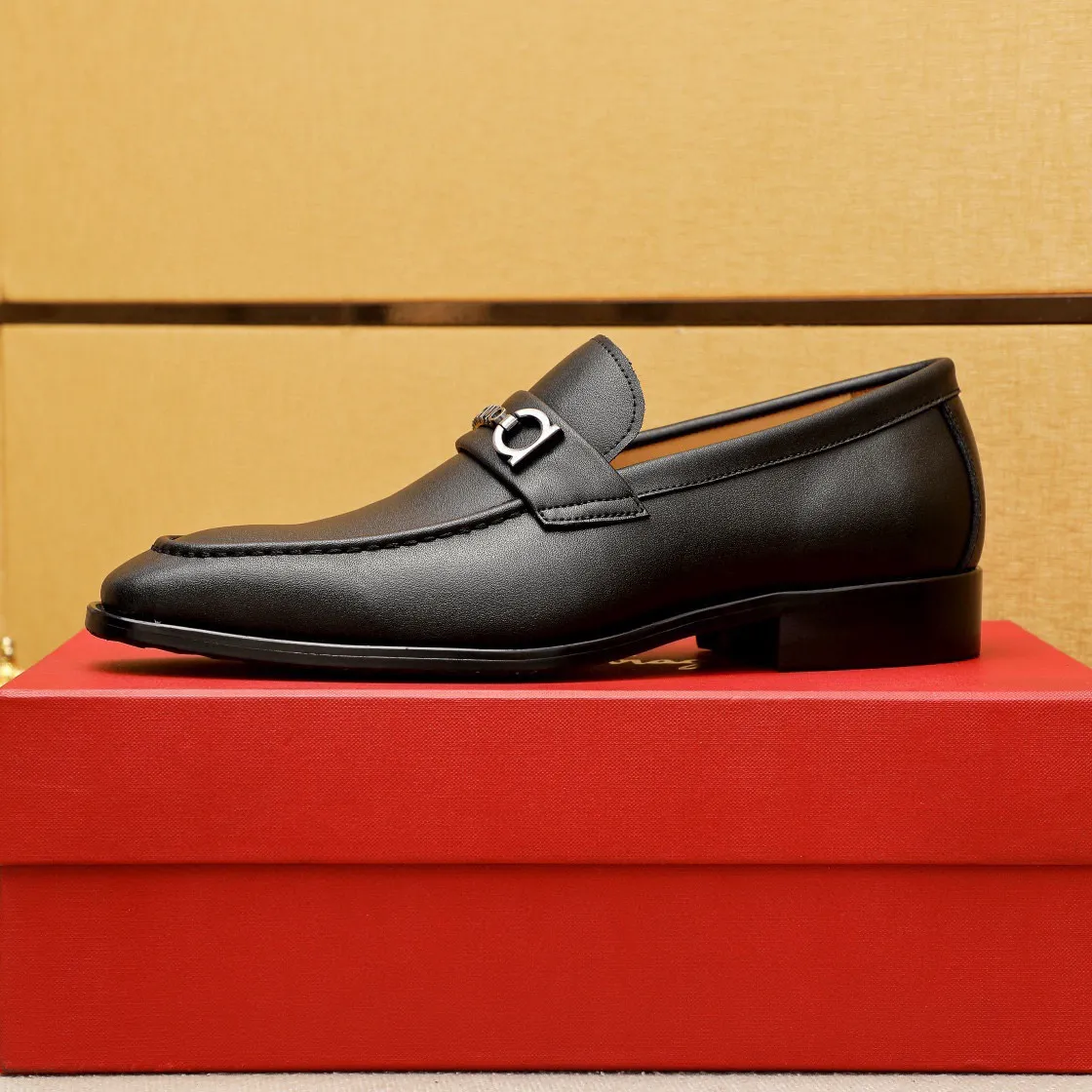 Men's shoes 💰460 💐 Product trademark: Ferragamo "Ferragamo" casual leather shoes Regular size: 38-44 (45.46🉑️customized) Product materials: Selected imported first-layer calfskin upper + luxury hardware buckle, imported water-dyed cowhide leather lining. Strong three-dimensional visual effect, original outsole color: 2⃣️seed leather materials optional